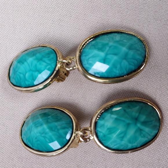 Amrita Singh Clip-on Earrings - Picture 5 of 7